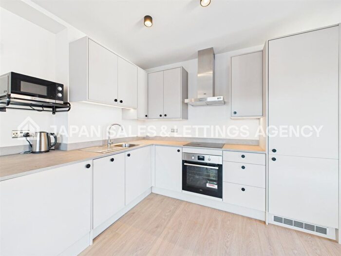 2 Bedroom Flat To Rent In Uxbridge Road, Ealing, London, W5