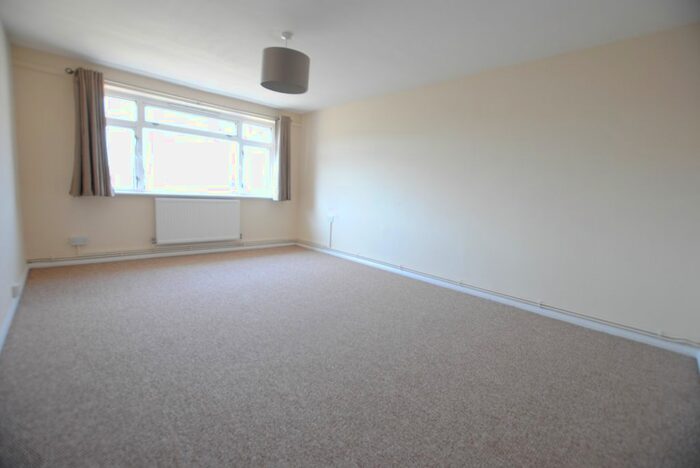 3 Bedroom Flat To Rent In Goodenough Way, Coulsdon, Surrey, CR5