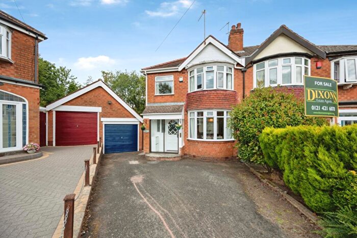 3 Bedroom Semi-Detached House For Sale In Woodgreen Croft, Oldbury, West Midlands, B68