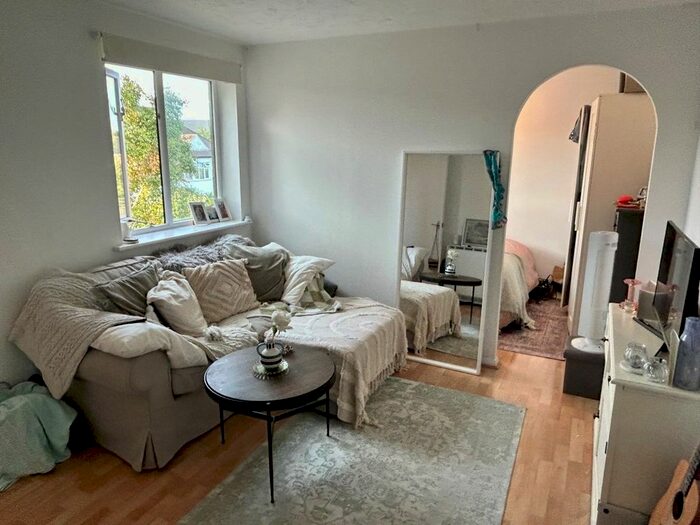 Studio To Rent In Draycott Close, London, NW2