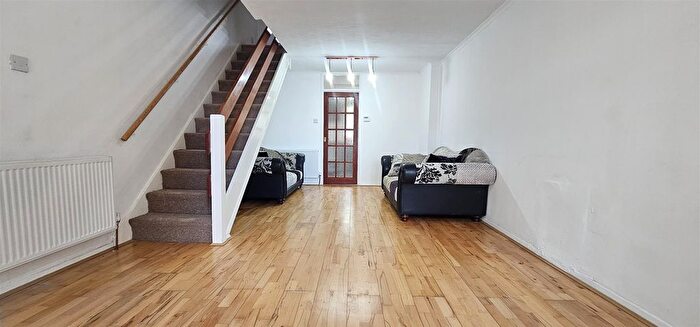 2 Bedroom End Of Terrace House To Rent In Meadowcroft Glade, Westfield, S20