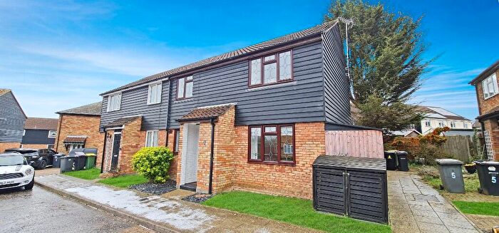 3 Bedroom Semi Detached House For Sale In Rayleigh, Essex, SS6