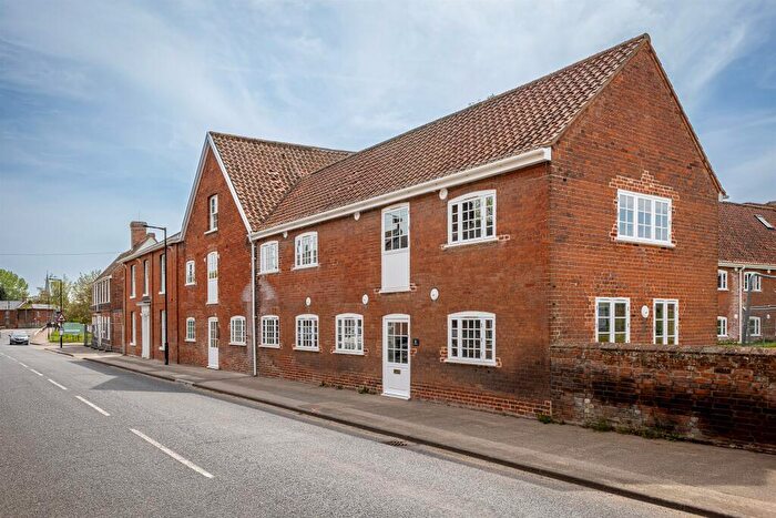 2 Bedroom Flat For Sale In Bridge Street, Hadleigh, Ipswich, IP7