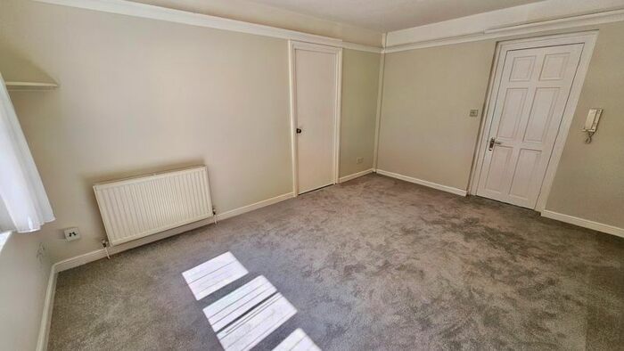 1 Bedroom Flat For Sale In Chairborough Road, Cressex Business Park, High Wycombe, HP12