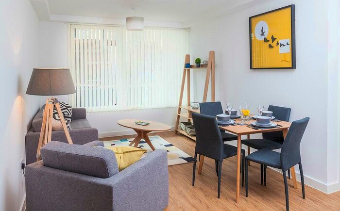 2 Bedroom Apartment To Rent In Stretford Road, Manchester, M15