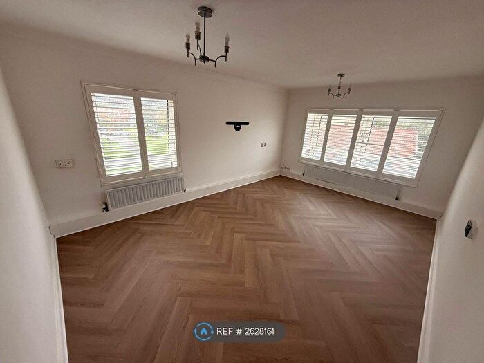 2 Bedroom Flat To Rent In Highbrook Close, Brighton, BN2