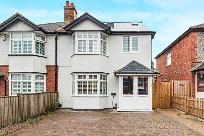 5 Bedroom Semi Detached House For Sale In Southwood Road, New Eltham, London, SE9