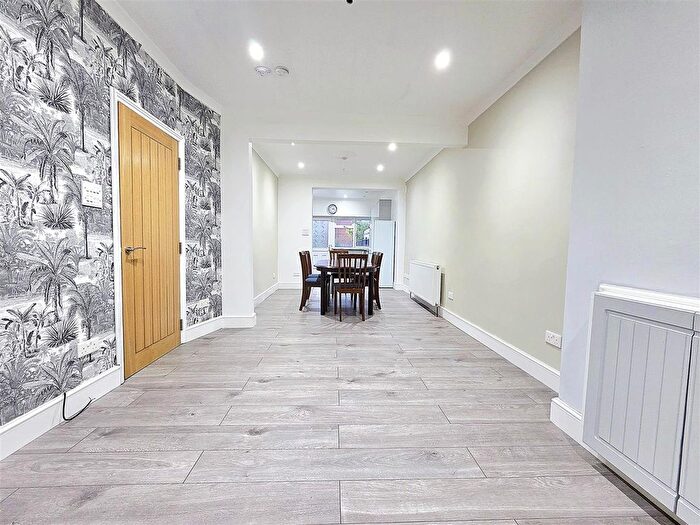 3 Bedroom Semi Detached House To Rent In Hill Rise, Greenford, UB6