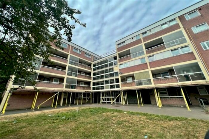 3 Bedroom Apartment To Rent In Wimpson Lane, SO16