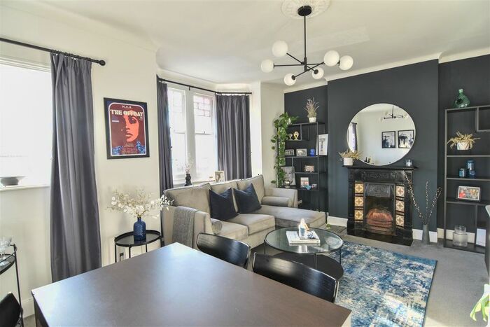 2 Bedroom Flat To Rent In Quadrant Road, Thornton Heath, CR7