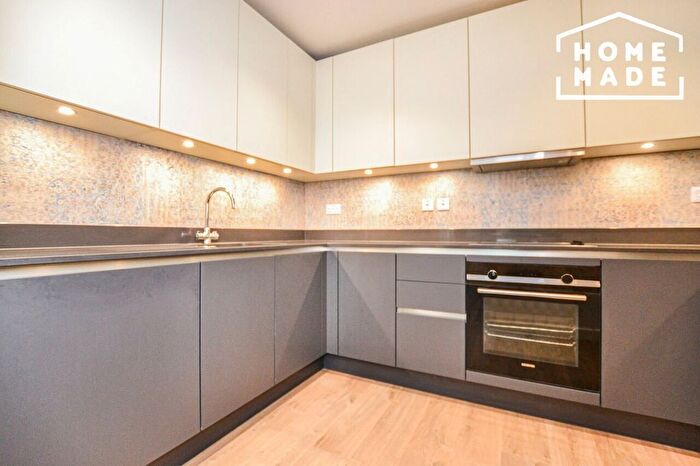 2 Bedroom Flat To Rent In Bridge House, Stratford, E20