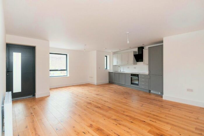 1 Bedroom Flat For Sale In Quaker Lane, Thornbury, Bristol, BS35