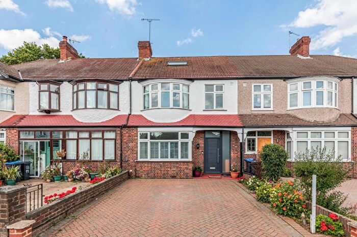 4 Bedroom Terraced House For Sale In Oakway, London, SW20