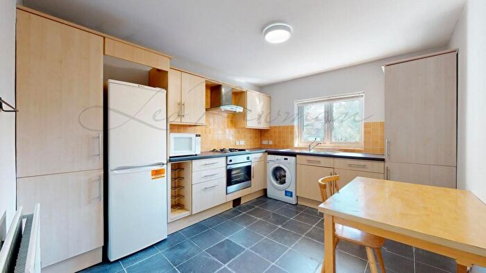 2 Bedroom Flat To Rent In Ambrose Avenue, Golders Green, NW11
