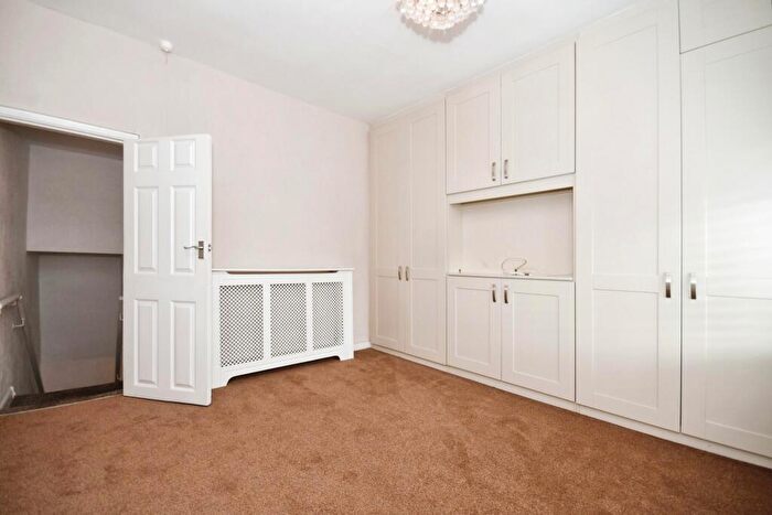 2 Bedroom Terraced House For Sale In Chatsworth Road, Chesterfield, Derbyshire, S40