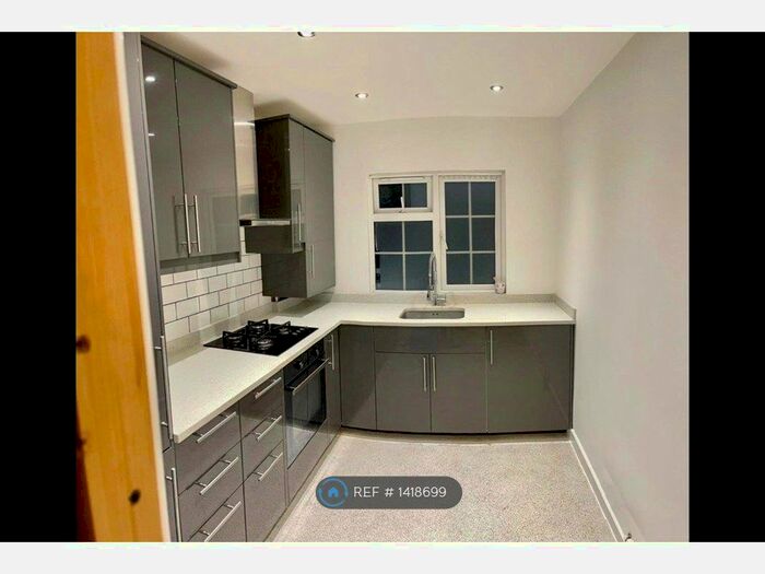 2 Bedroom Flat To Rent In Manor Park Road, Sutton, SM1