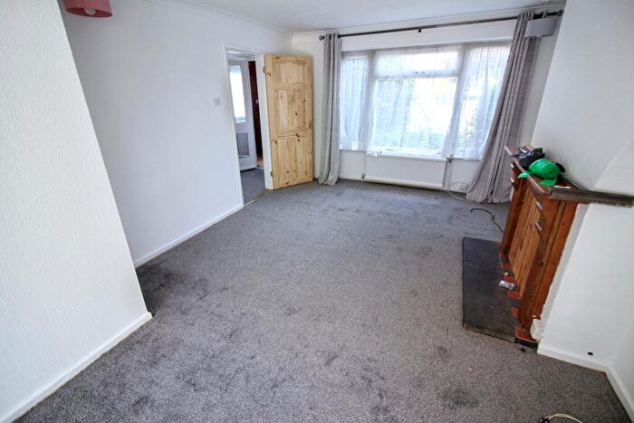 4 Bedroom Semi-Detached House To Rent In Sparrows Herne, Basildon, SS16