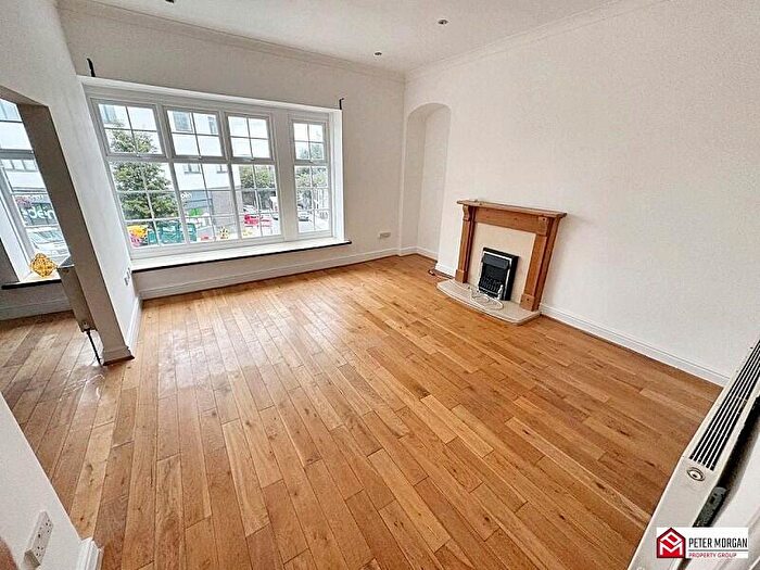 3 Bedroom Town House To Rent In Charlesville Place, Neath, Neath Port Talbot., SA11