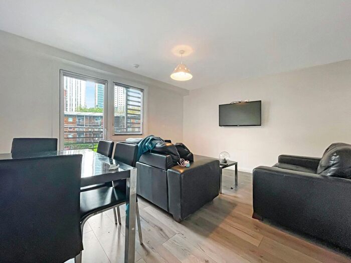 2 Bedroom Flat To Rent In North Crescent, North Street, Leeds City Centre, LS2