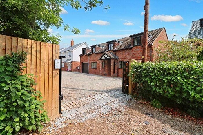 5 Bedroom Detached House To Rent In Alexandra Road, Chipperfield, Kings Langley, Hertfordshire, WD4
