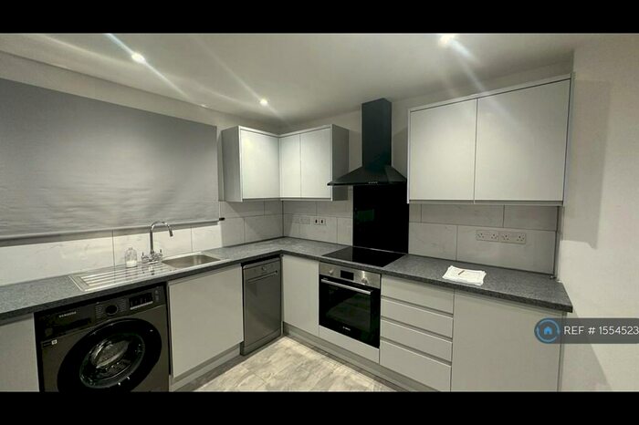 1 Bedroom Flat To Rent In Heath Lawn, Flackwell Heath, High Wycombe, HP10