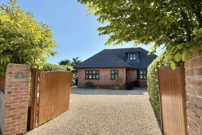 4 Bedroom Detached House For Sale In Linbrook Court, Ringwood, BH24