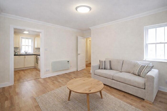 2 Bedroom Flat To Rent In Baker Street, Marylebone, London, NW1
