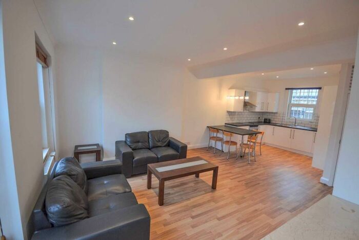 2 Bedroom Flat To Rent In Camden High Street, Camden, London, NW1