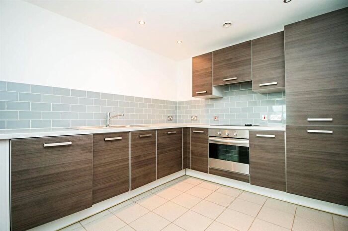 1 Bedroom Flat To Rent In Regal Court, Bishopsgate Street, B15