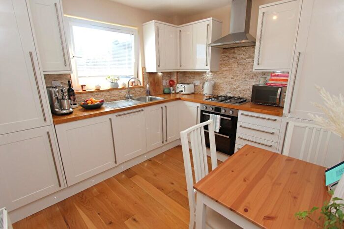 2 Bedroom Flat To Rent In Clark Place, Trinity, Edinburgh, EH5