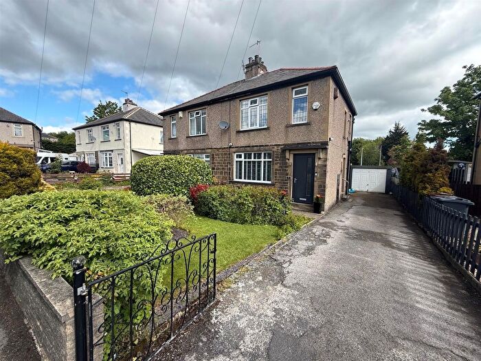 3 Bedroom Semi Detached House For Sale In Althorpe Grove, Idle, BD10