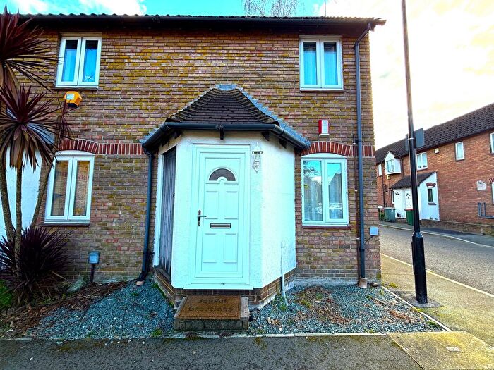 1 Bedroom Terraced House To Rent In Satanita Close, Beckton, E16