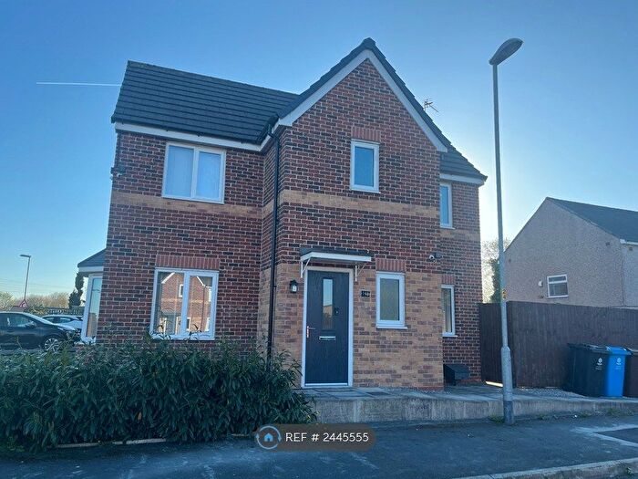 3 Bedroom Detached House To Rent In Whitebank Road, Oldham, OL8