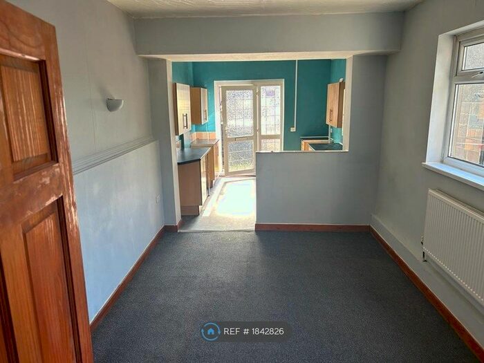 1 Bedroom Flat To Rent In Woodland Road, Neath, SA11