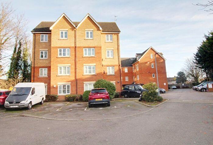 2 Bedroom Flat To Rent In High Street, Waltham Cross, EN8