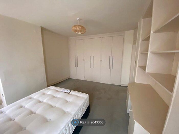 1 Bedroom Flat To Rent In High Street, Tisbury, Salisbury, SP3