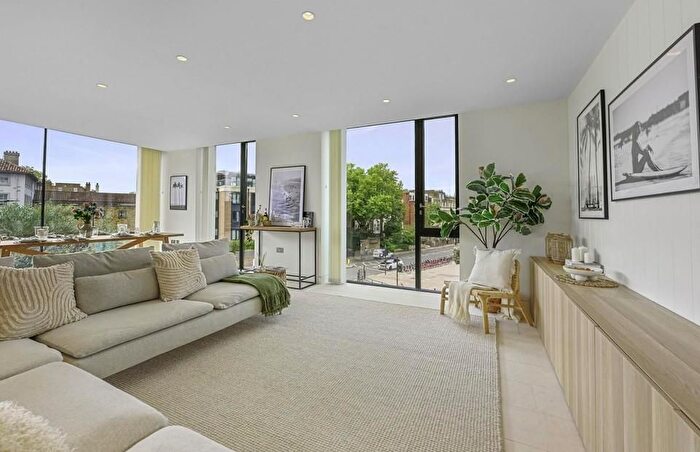 3 Bedroom Flat To Rent In Oval Road, Primrose Hill, London, NW1