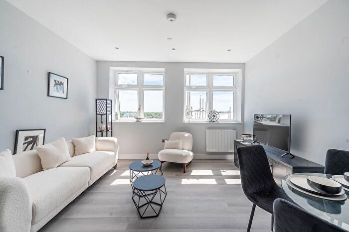 1 Bedroom Flat For Sale In Haredon House, North Cheam, Sutton, SM3