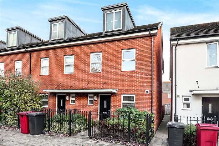 3 Bedroom End Terrace House For Sale In Havergate Way, Reading, Berkshire, RG2