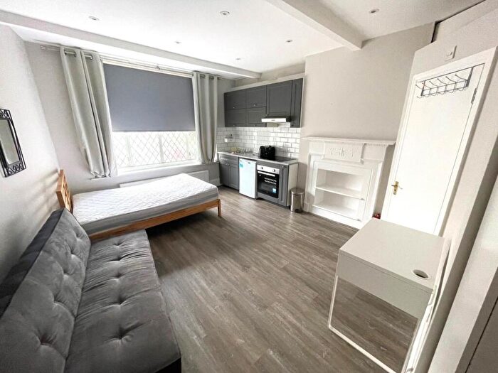 Studio To Rent In Woodland Way, Mill Hill, NW7