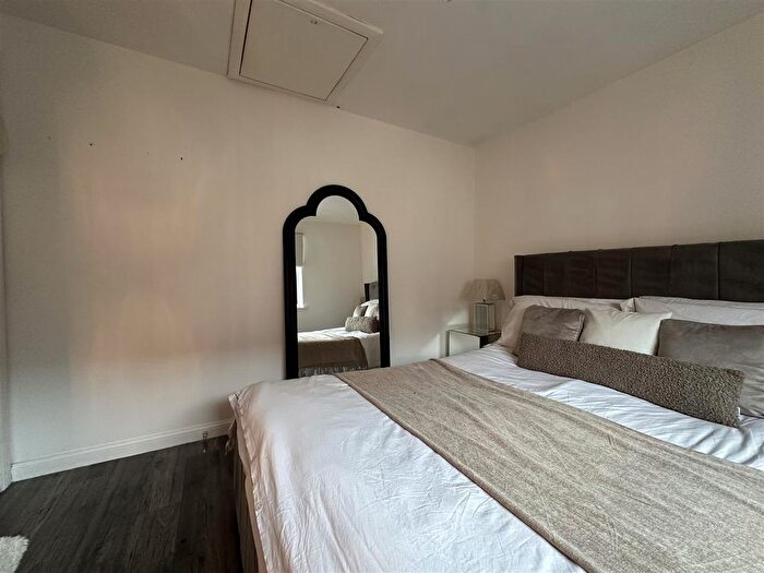 2 Bedroom Flat For Sale In Dixon Street, Manchester, M40