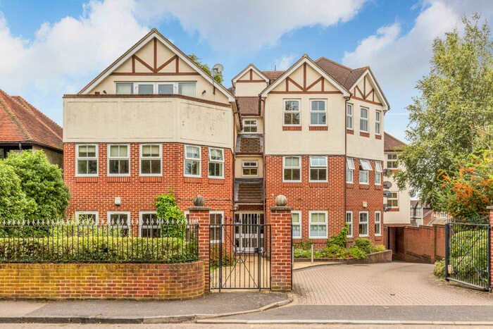 1 Bedroom Flat To Rent In Oakleighs, High Road, Woodford Green, IG8