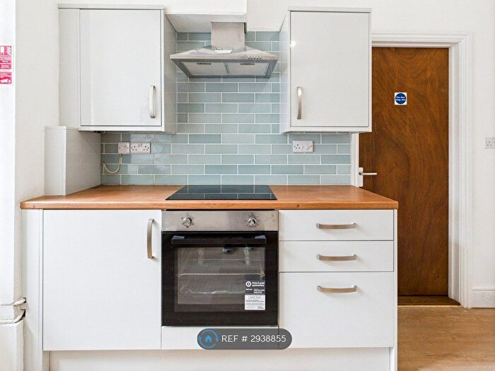 2 Bedroom Flat To Rent In The Promenade, Swansea, SA1