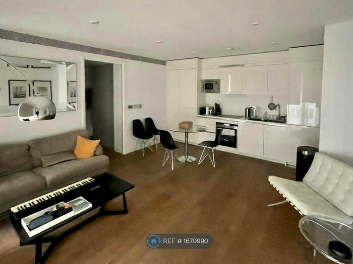 1 Bedroom Flat To Rent In Central St. Giles Piazza, London, WC2H