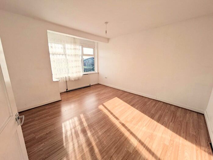 4 Bedroom Terraced House To Rent In Forest Road, Ilford, Essex, IG6