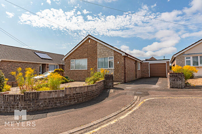 3 Bedroom Bungalow For Sale In Montrose Drive, Bournemouth, BH10