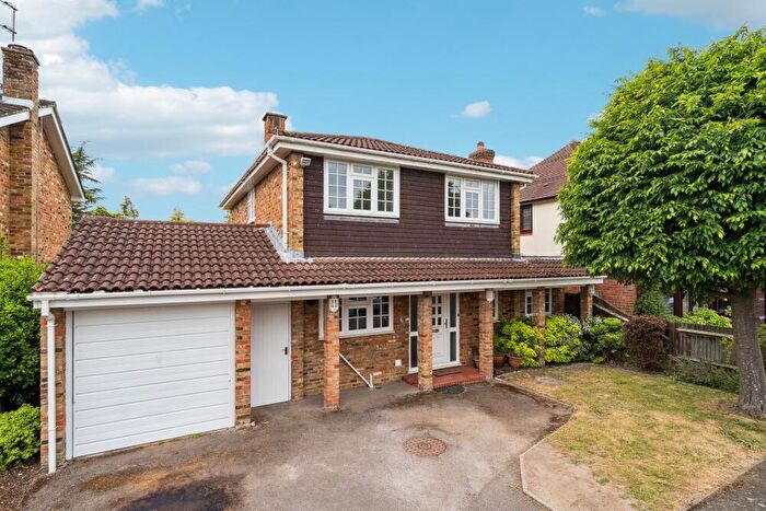 4 Bedroom Detached House For Sale In Denham Walk, Chalfont St Peter, SL9