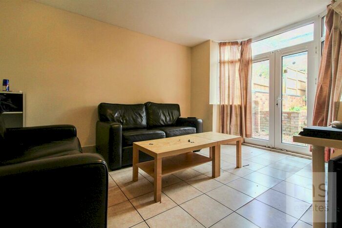 5 Bedroom Detached House To Rent In Rolleston Drive, Lenton, Nottingham, NG7