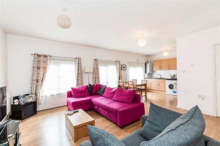 2 Bedroom Flat To Rent In Plumbridge Street, Greenwich, SE10