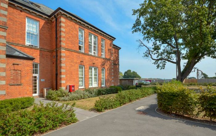 2 Bedroom Flat To Rent In Longley Road, Chichester, PO19